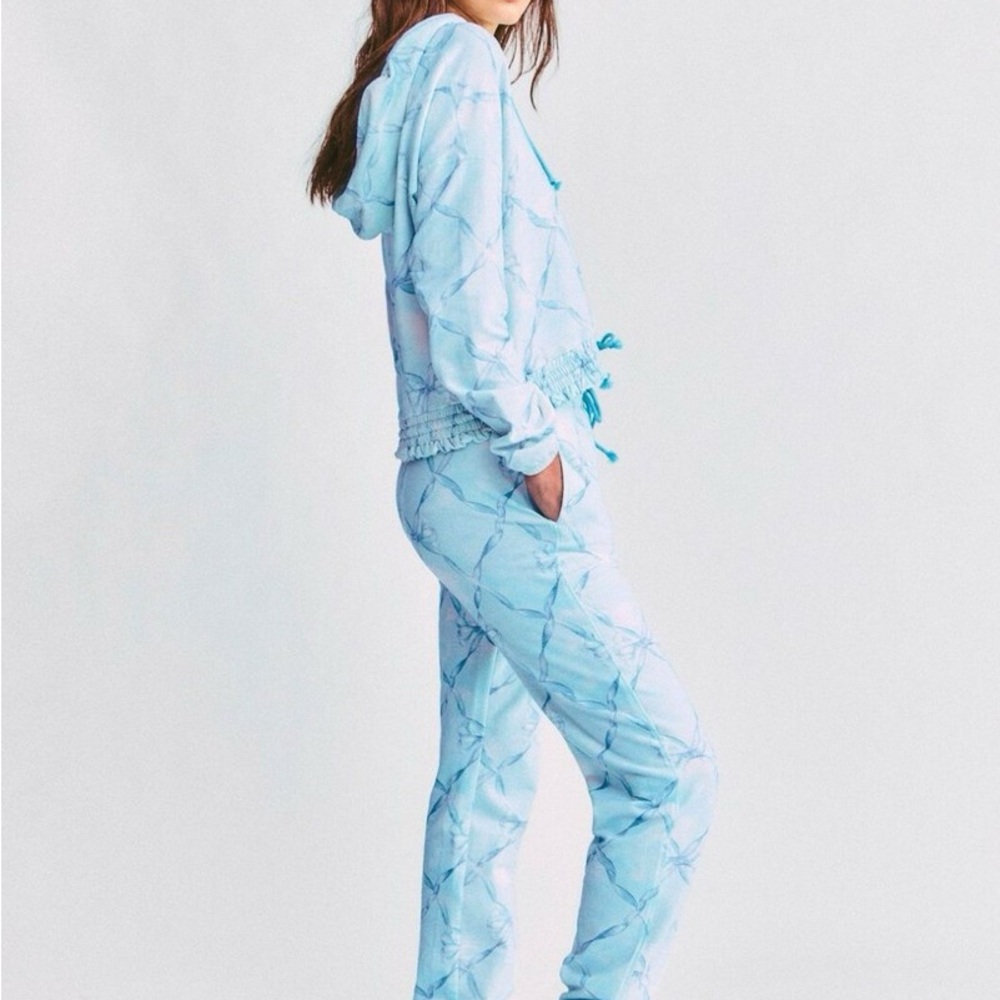 LoveShackFancy x Beach Riot - Blue Bow Sweat Set - Picture 2 of 6